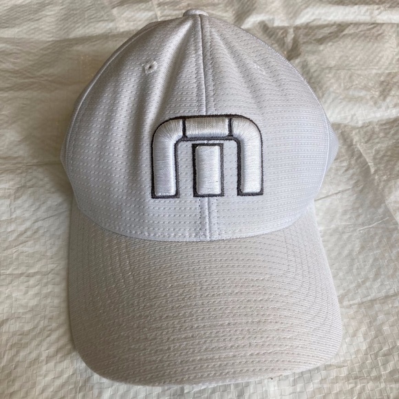 Travis Mathew Flexfit Size Large - X-Large White Golf Hat Distressed - Picture 1 of 8